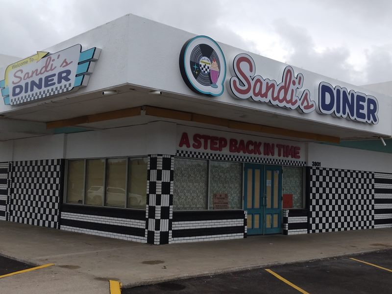 Sandi's Diner exterior